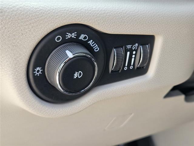 2023 Chrysler Pacifica - $24,360