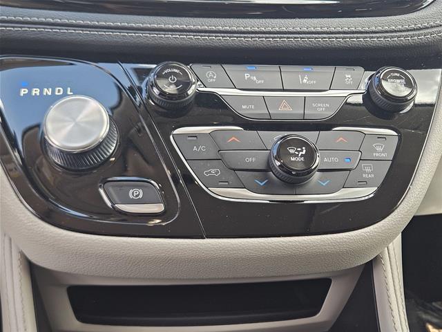 2023 Chrysler Pacifica - $24,360