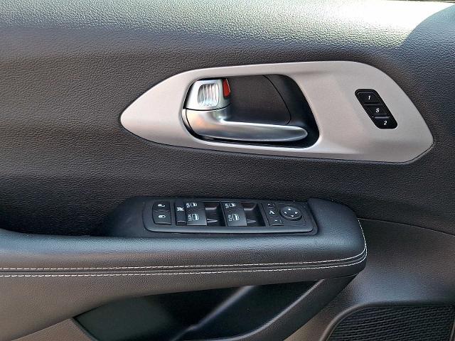 2025 Chrysler Pacifica - $32,988