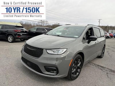 Photo of a 2025 Chrysler Pacifica Limited 4DR Mini-Van for sale