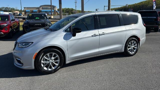 Preowned 2026 Chrysler Pacifica Limited for Sale