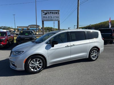 Photo of a 2026 Chrysler Pacifica Limited 4DR Mini-Van for sale