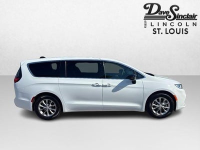 Photo of a 2026 Chrysler Pacifica Limited 4DR Mini-Van for sale