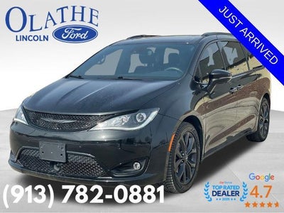 Photo of a 2020 Chrysler Pacifica Limited 4DR Mini-Van for sale