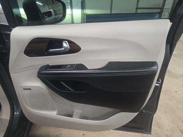 2022 Chrysler Pacifica - $22,860