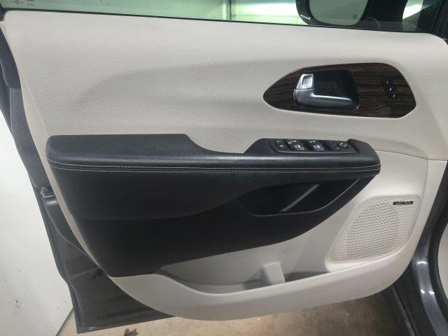 2022 Chrysler Pacifica - $22,860