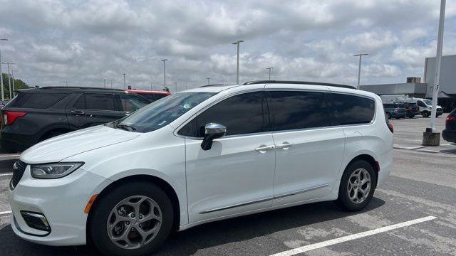 Preowned 2023 Chrysler Pacifica Limited for Sale