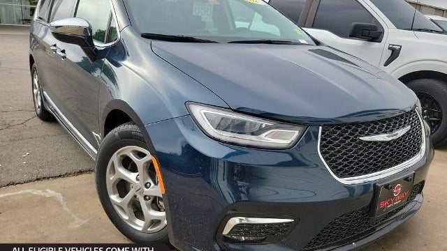 Preowned 2023 Chrysler Pacifica Limited for Sale