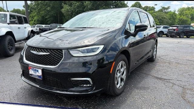 Preowned 2024 Chrysler Pacifica Limited for Sale