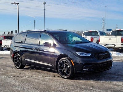 Photo of a 2025 Chrysler Pacifica Limited 4DR Mini-Van for sale