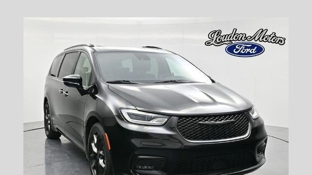 Preowned 2025 Chrysler Pacifica Limited for Sale