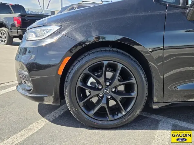 2025 Chrysler Pacifica - $27,216