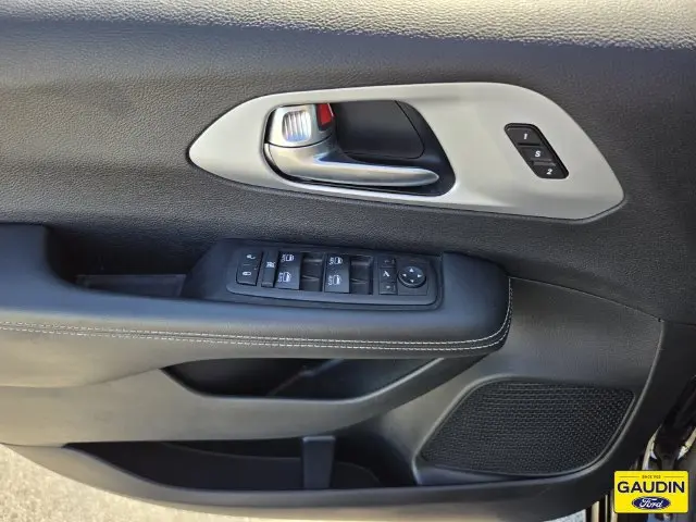 2025 Chrysler Pacifica - $27,216