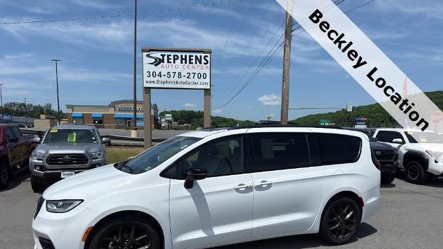 Preowned 2025 Chrysler Pacifica Limited for Sale