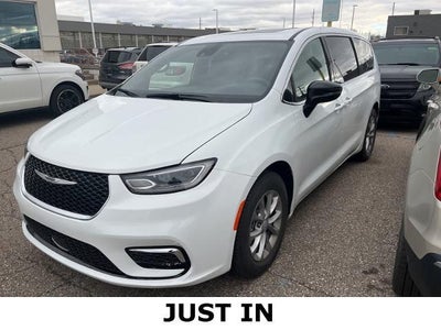 Photo of a 2026 Chrysler Pacifica Limited 4DR Mini-Van for sale