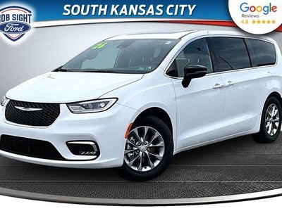 Photo of a 2026 Chrysler Pacifica Limited 4DR Mini-Van for sale
