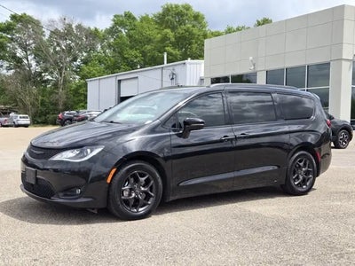 Photo of a 2020 Chrysler Pacifica Limited 4DR Mini-Van for sale