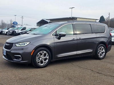 Photo of a 2022 Chrysler Pacifica Limited 4DR Mini-Van for sale