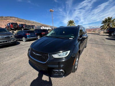 Photo of a 2022 Chrysler Pacifica Limited 4DR Mini-Van for sale