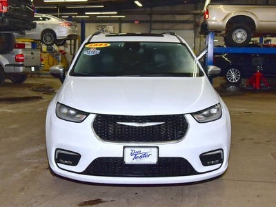 Photo of a 2023 Chrysler Pacifica Limited 4DR Mini-Van for sale