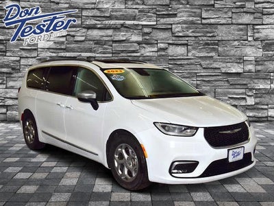 Photo of a 2023 Chrysler Pacifica Limited 4DR Mini-Van for sale