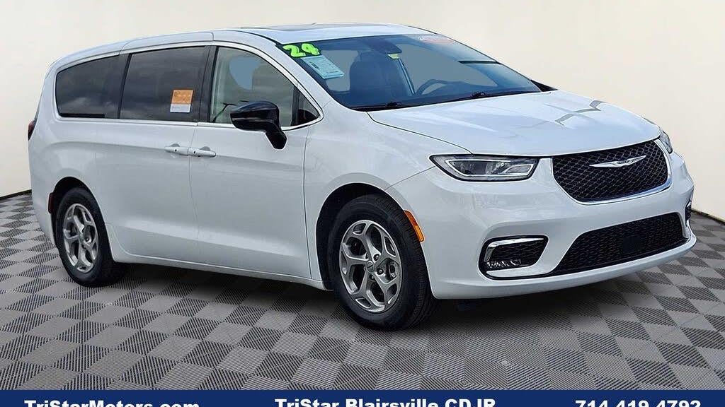 Preowned 2024 Chrysler Pacifica Limited for Sale