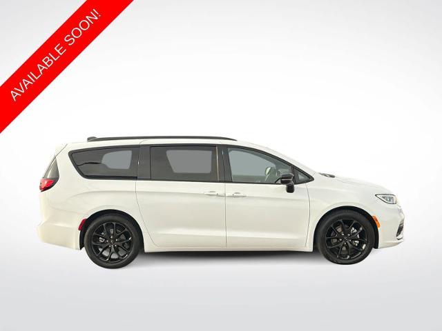 2025 Chrysler Pacifica - $30,275