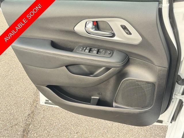 2025 Chrysler Pacifica - $30,275