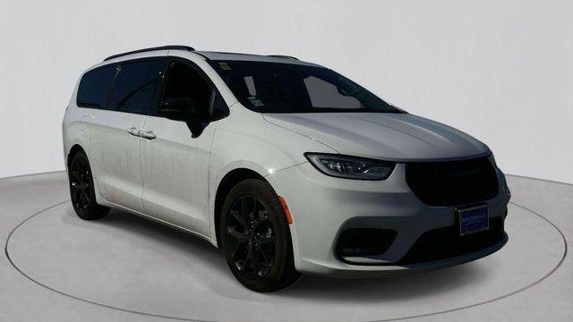 Preowned 2025 Chrysler Pacifica Limited for Sale