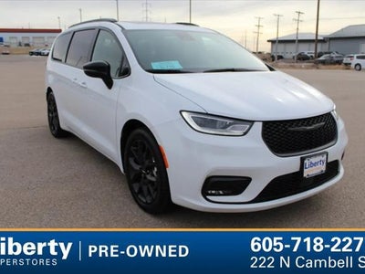 Photo of a 2025 Chrysler Pacifica Limited 4DR Mini-Van for sale