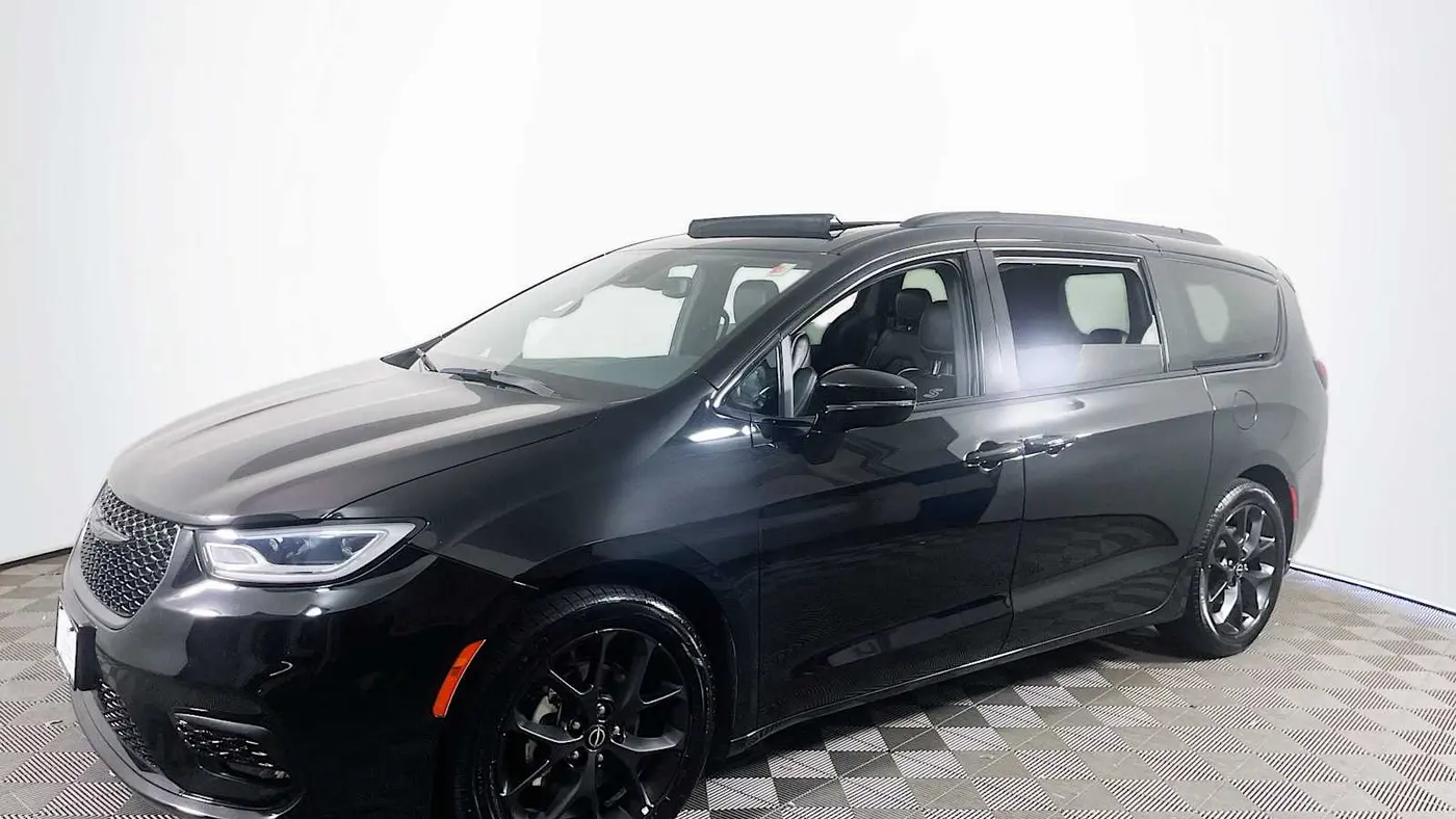 Preowned 2025 Chrysler Pacifica Limited for Sale