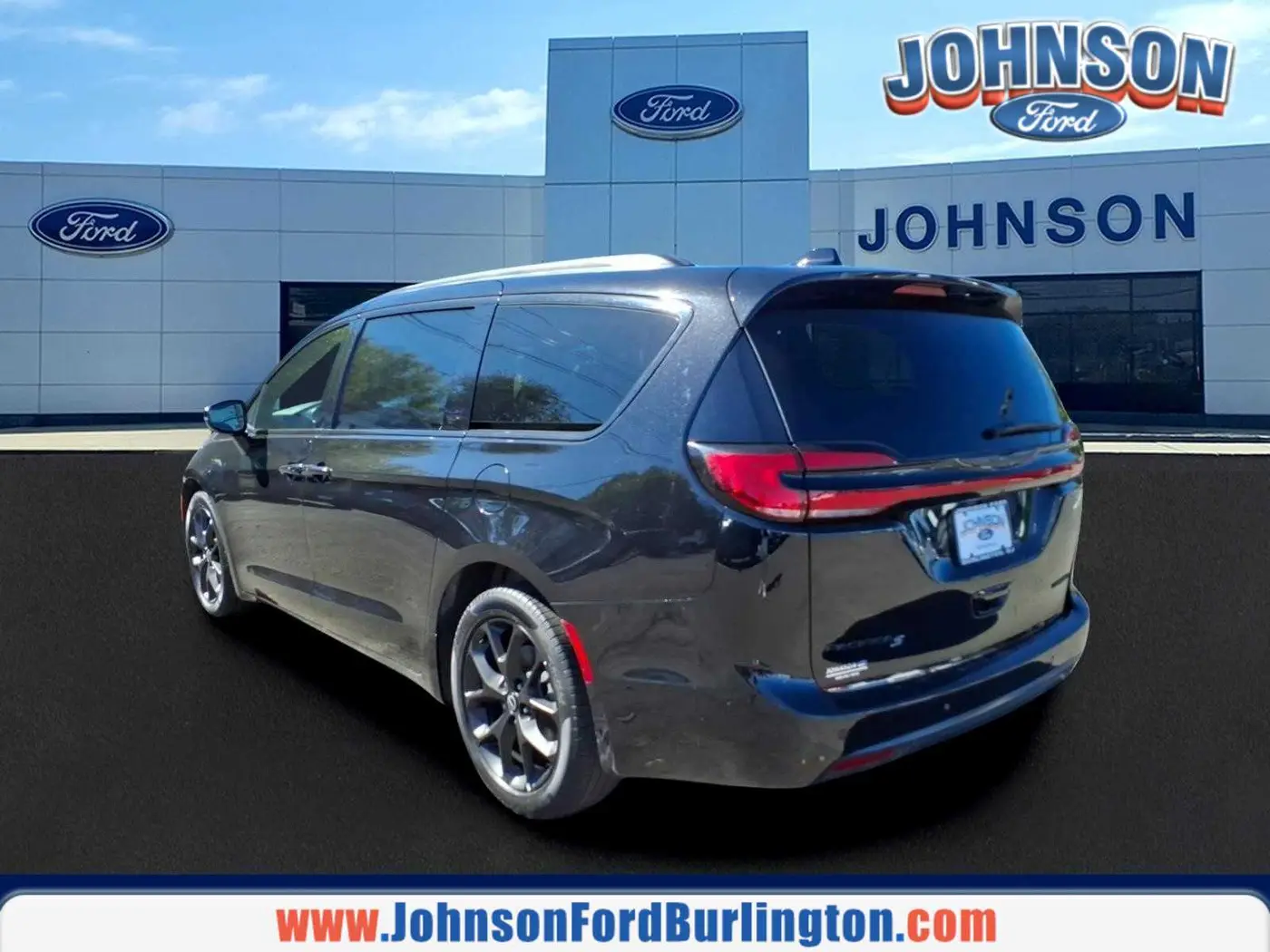 2025 Chrysler Pacifica - $31,400