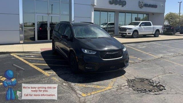 Preowned 2026 Chrysler Pacifica Limited for Sale