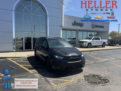 Photo of a 2026 Chrysler Pacifica Limited 4DR Mini-Van for sale