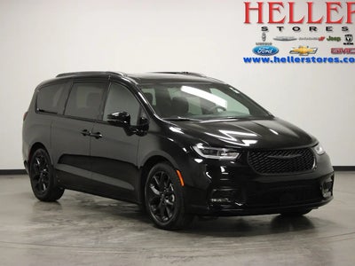Photo of a 2026 Chrysler Pacifica Limited 4DR Mini-Van for sale