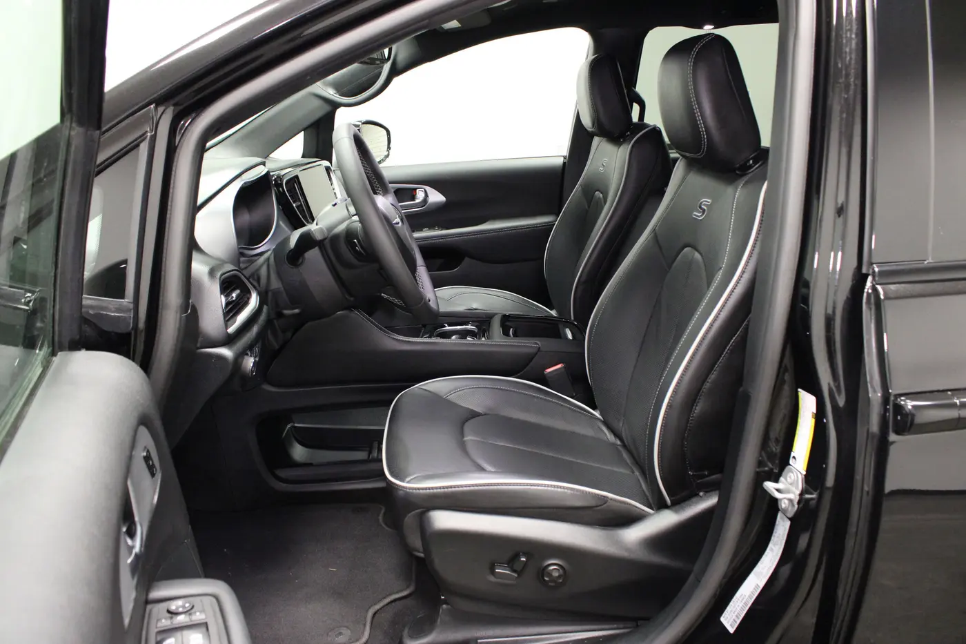 2026 Chrysler Pacifica - $37,962