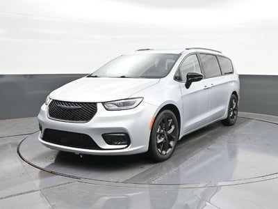 Photo of a 2026 Chrysler Pacifica Limited 4DR Mini-Van for sale