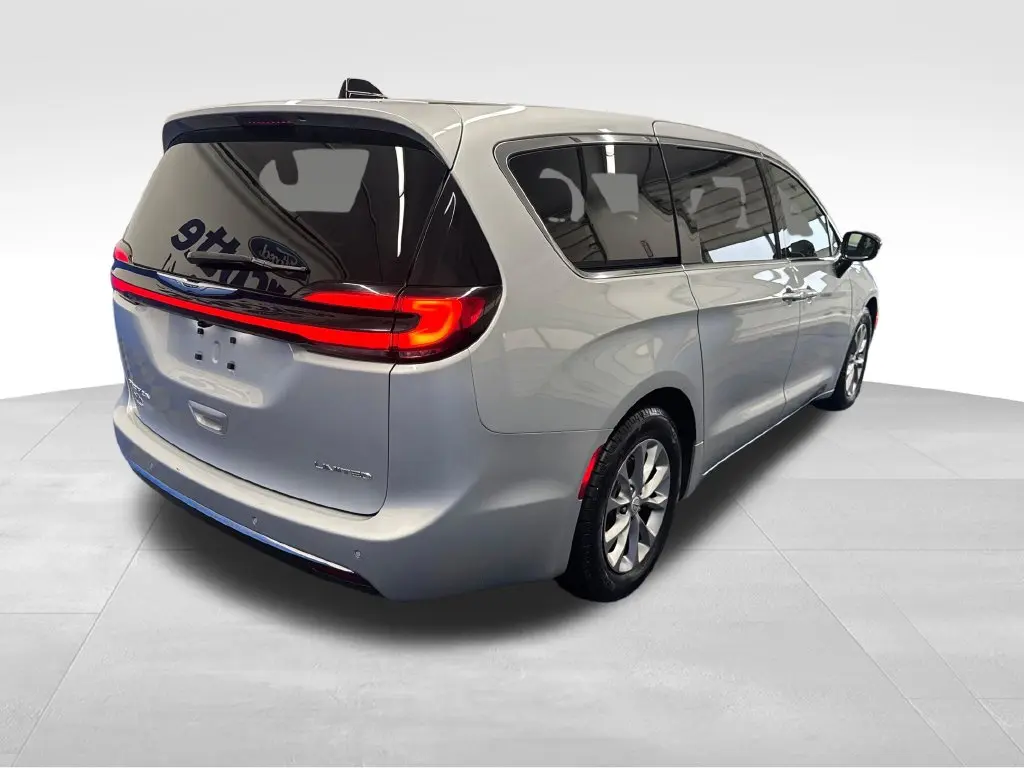 2026 Chrysler Pacifica - $31,995