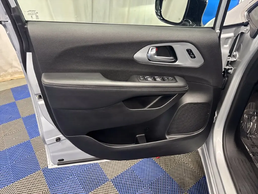 2026 Chrysler Pacifica - $31,995