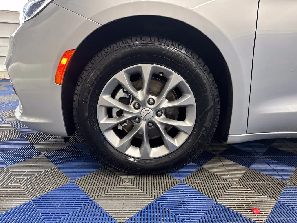 2026 Chrysler Pacifica - $31,995