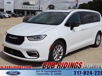 Photo of a 2026 Chrysler Pacifica Limited 4DR Mini-Van for sale