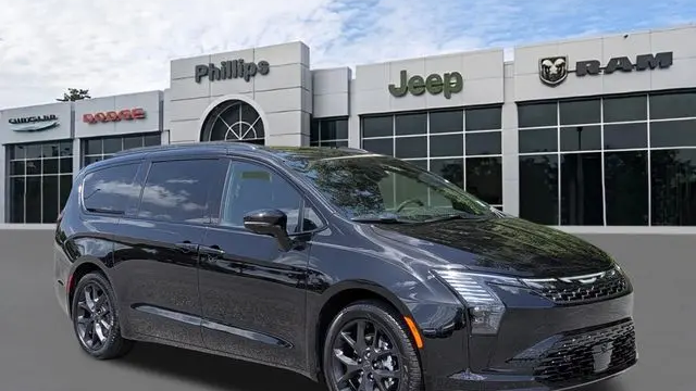 Preowned 2027 Chrysler Pacifica Limited for Sale