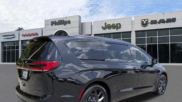 2027 Chrysler Pacifica Limited