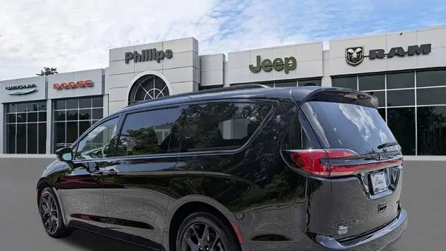 2027 Chrysler Pacifica Limited