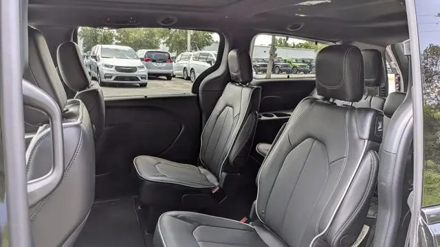 2027 Chrysler Pacifica Limited