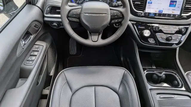 2027 Chrysler Pacifica Limited