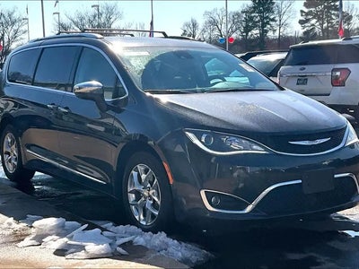 Photo of a 2017 Chrysler Pacifica Limited 4DR Mini-Van for sale