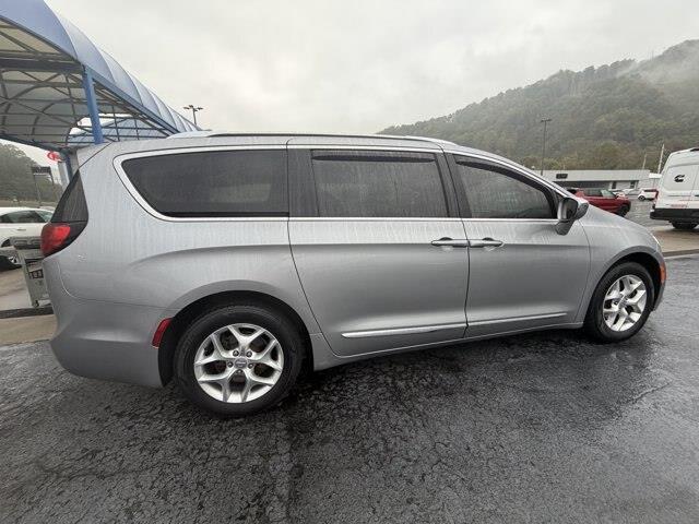 2020 Chrysler Pacifica - $17,599