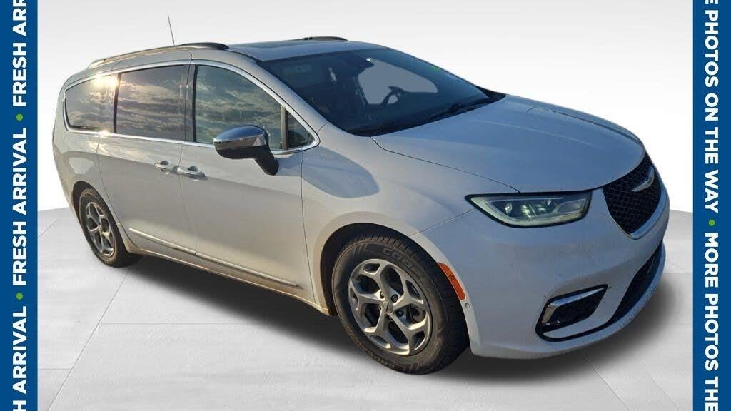 Preowned 2023 Chrysler Pacifica Limited for Sale