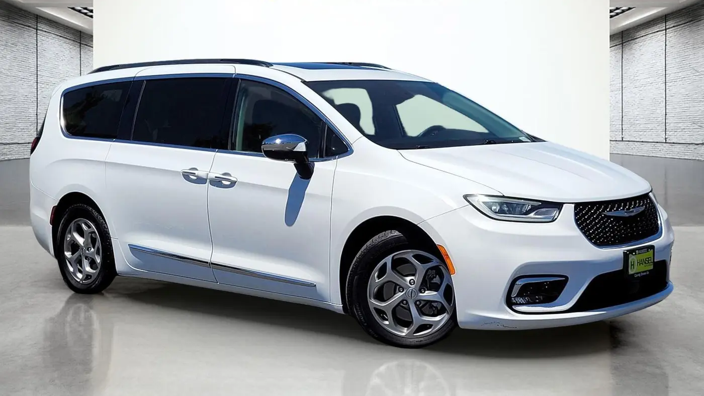 Preowned 2023 Chrysler Pacifica Limited for Sale